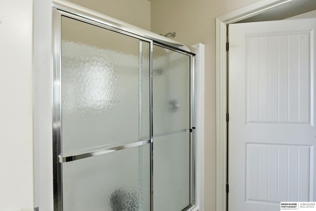 18615 Robin Drive, Omaha, NE 68136