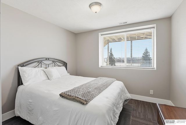 18615 Robin Drive, Omaha, NE 68136