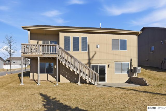 18615 Robin Drive, Omaha, NE 68136