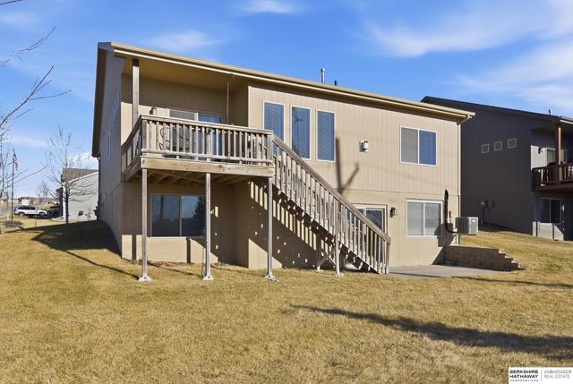 18615 Robin Drive, Omaha, NE 68136