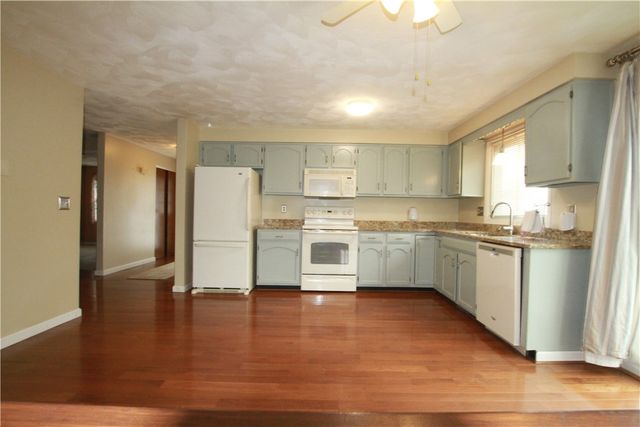 8 Foxtail Lane, Chili, NY 14514