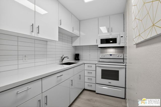 510 N Villa Court 213, Palm Springs, CA 92262