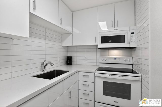 510 N Villa Court 213, Palm Springs, CA 92262