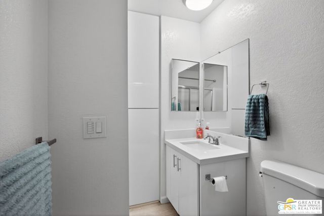 510 N Villa Court 213, Palm Springs, CA 92262