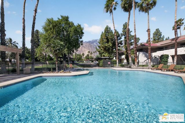 510 N Villa Court 213, Palm Springs, CA 92262