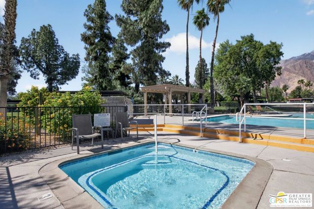 510 N Villa Court 213, Palm Springs, CA 92262