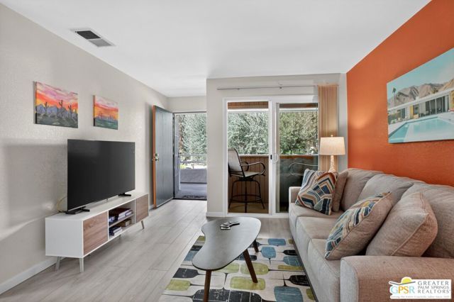 510 N Villa Court 213, Palm Springs, CA 92262