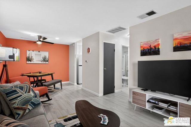 510 N Villa Court 213, Palm Springs, CA 92262