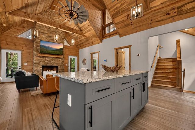 518 Mango Lane, Ellijay, GA 30536
