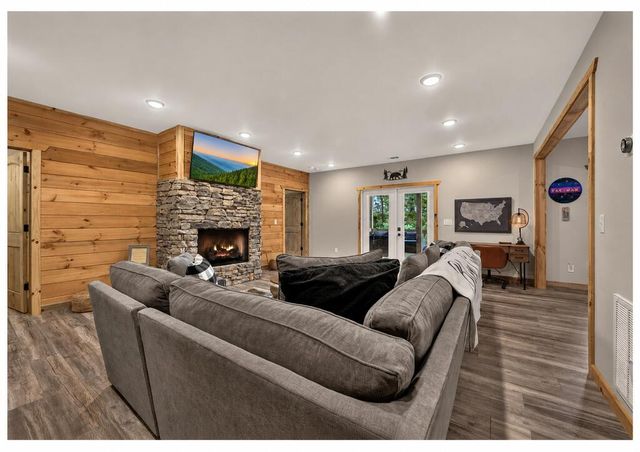 518 Mango Lane, Ellijay, GA 30536