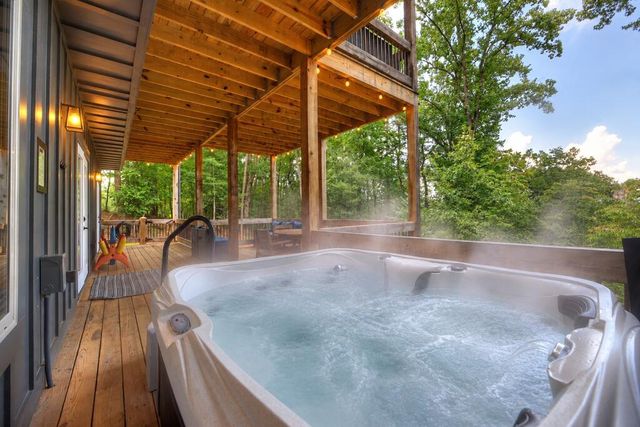 518 Mango Lane, Ellijay, GA 30536