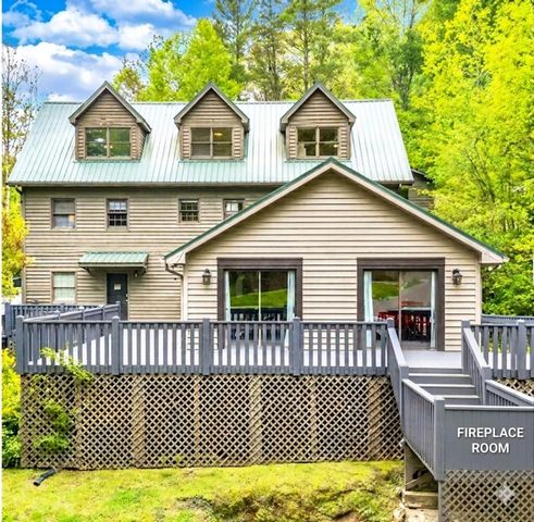 518 Mango Lane, Ellijay, GA 30536