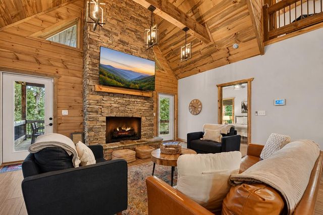 518 Mango Lane, Ellijay, GA 30536