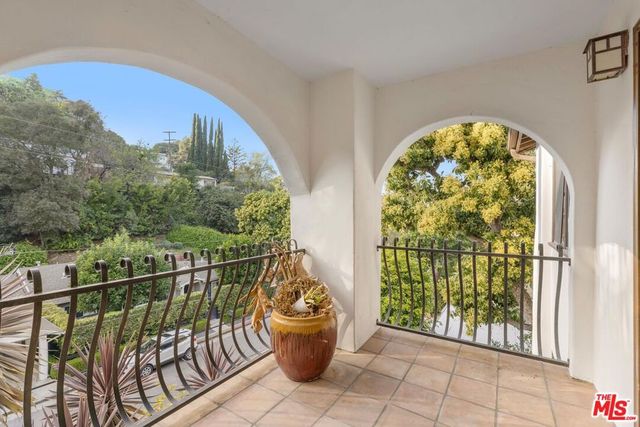 3724 Dixie Canyon Avenue, Sherman Oaks, CA 91423