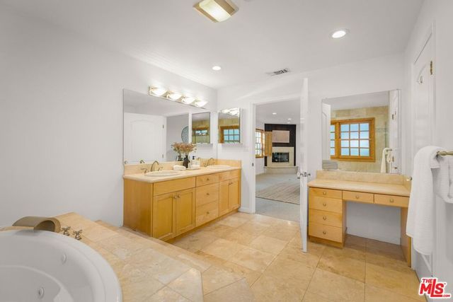 3724 Dixie Canyon Avenue, Sherman Oaks, CA 91423