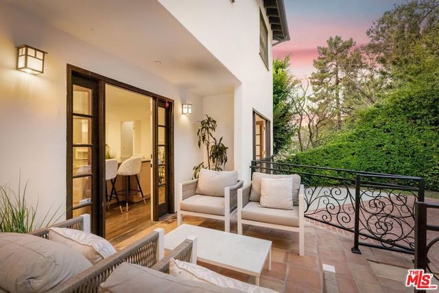 3724 Dixie Canyon Avenue, Sherman Oaks, CA 91423