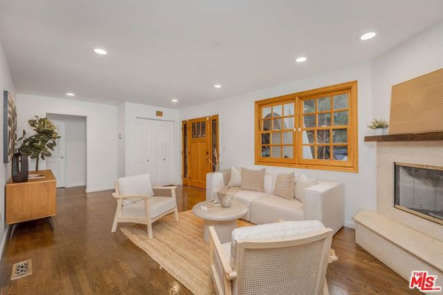 3724 Dixie Canyon Avenue, Sherman Oaks, CA 91423