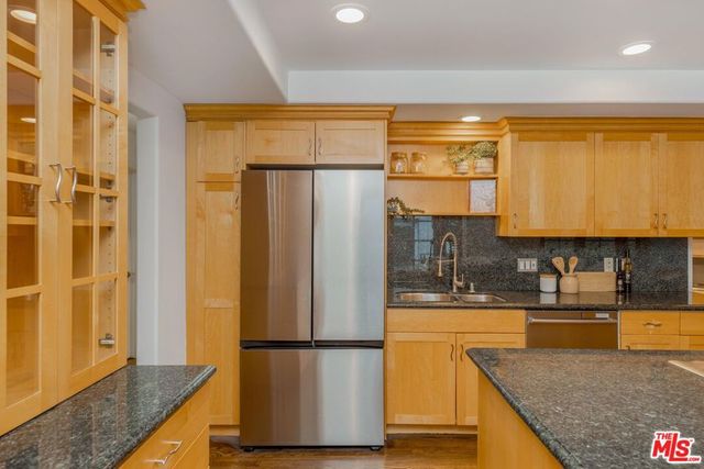 3724 Dixie Canyon Avenue, Sherman Oaks, CA 91423