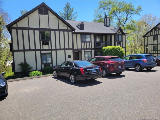 22 Essex Court 22, Brookfield, CT 06804