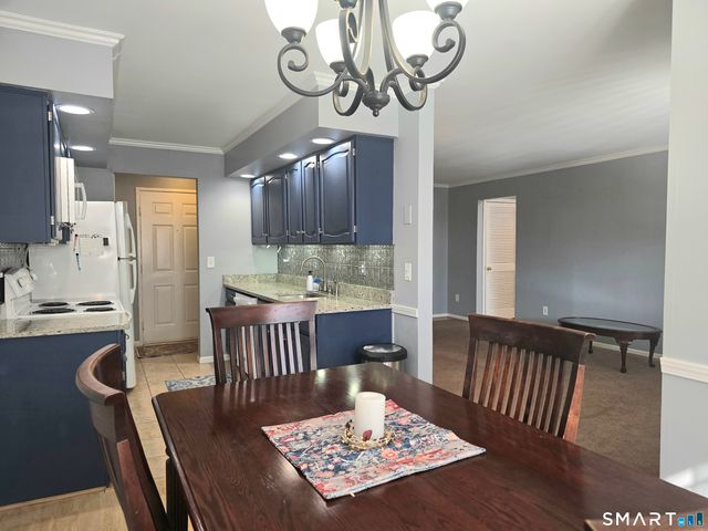 22 Essex Court 22, Brookfield, CT 06804