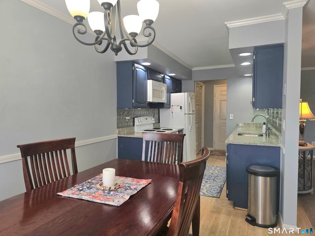 22 Essex Court 22, Brookfield, CT 06804