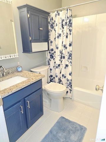 22 Essex Court 22, Brookfield, CT 06804