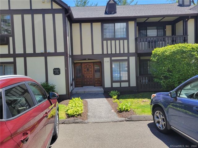 22 Essex Court 22, Brookfield, CT 06804