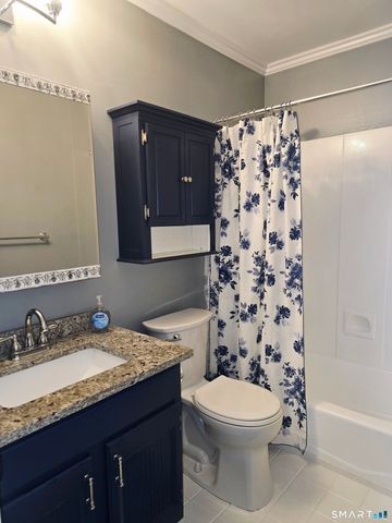 22 Essex Court 22, Brookfield, CT 06804