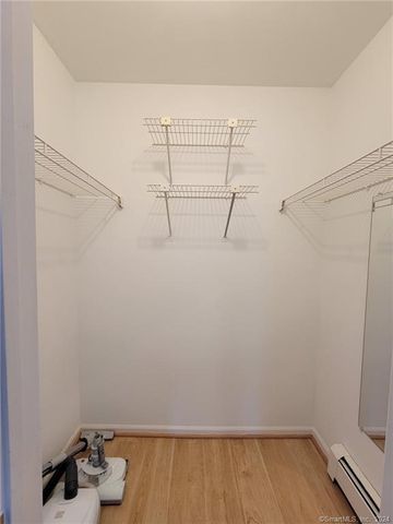 22 Essex Court 22, Brookfield, CT 06804