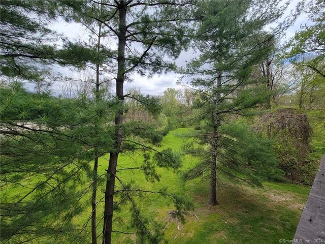 22 Essex Court 22, Brookfield, CT 06804