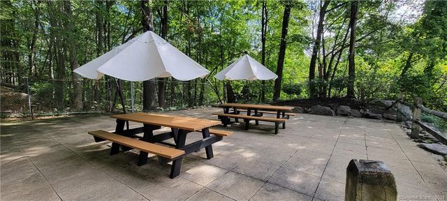 22 Essex Court 22, Brookfield, CT 06804