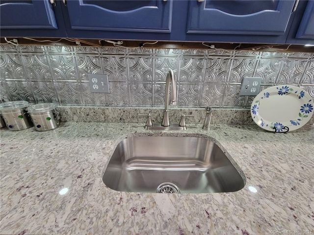 22 Essex Court 22, Brookfield, CT 06804