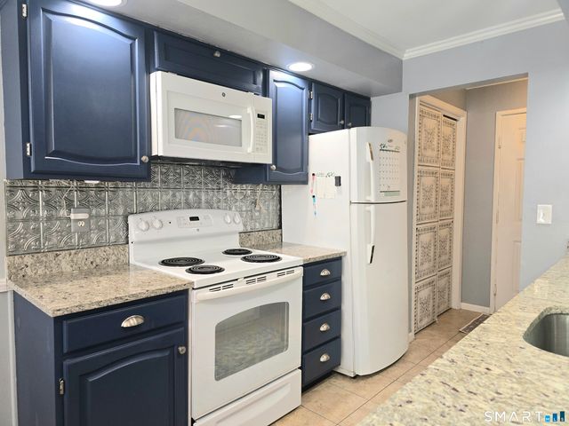 22 Essex Court 22, Brookfield, CT 06804