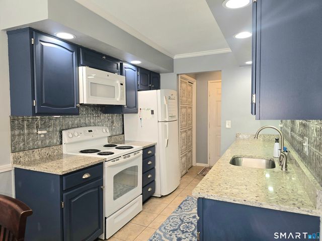 22 Essex Court 22, Brookfield, CT 06804