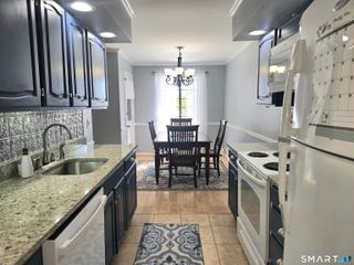 22 Essex Court 22, Brookfield, CT 06804