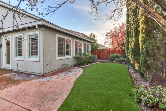 965 Browning Ln, Rocklin, CA 95765