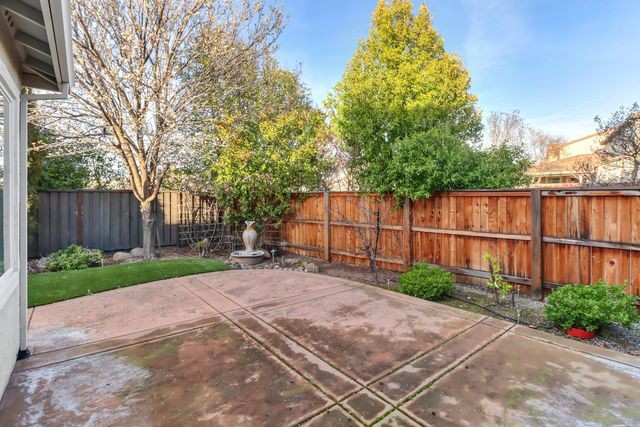 965 Browning Ln, Rocklin, CA 95765
