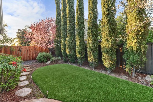 965 Browning Ln, Rocklin, CA 95765