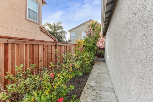 965 Browning Ln, Rocklin, CA 95765