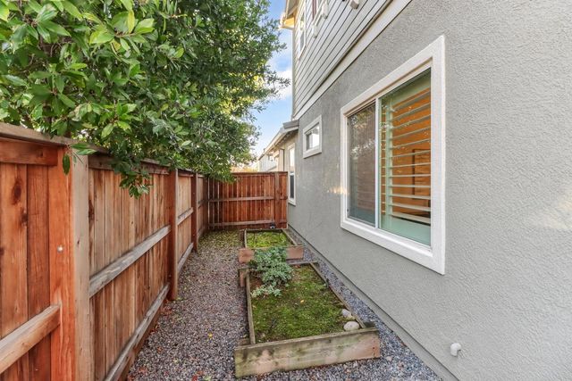 965 Browning Ln, Rocklin, CA 95765