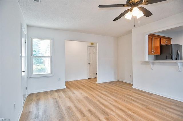 1207 Brookside LNDG, Chesapeake, VA 23320