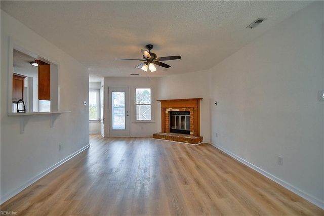 1207 Brookside LNDG, Chesapeake, VA 23320