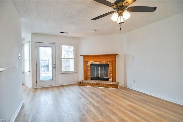 1207 Brookside LNDG, Chesapeake, VA 23320