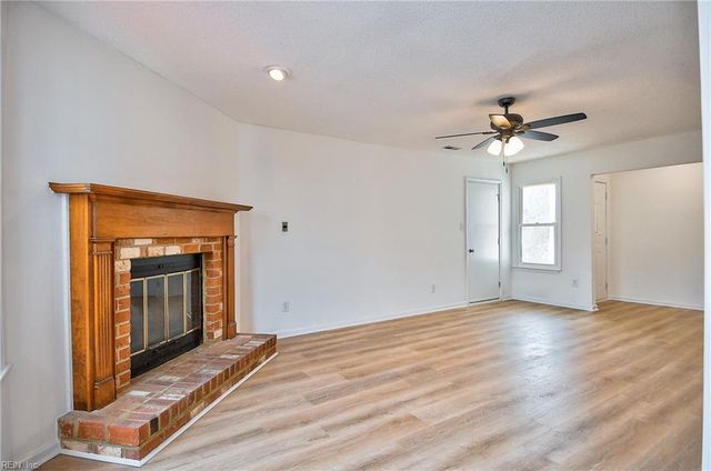 1207 Brookside LNDG, Chesapeake, VA 23320