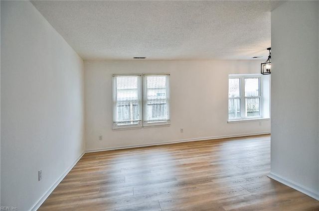 1207 Brookside LNDG, Chesapeake, VA 23320