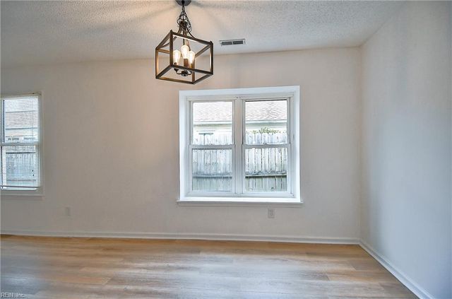 1207 Brookside LNDG, Chesapeake, VA 23320