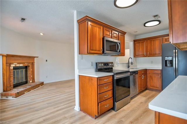 1207 Brookside LNDG, Chesapeake, VA 23320