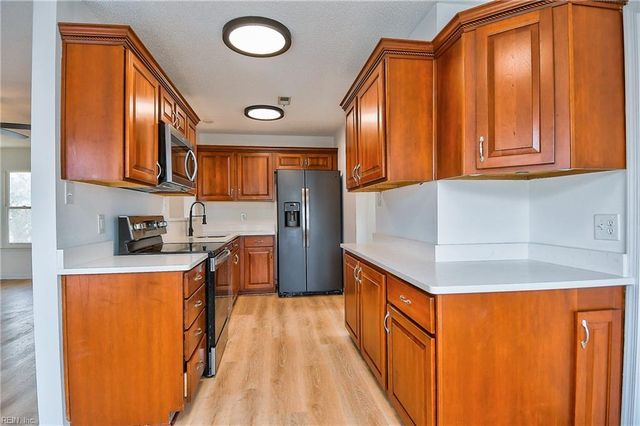 1207 Brookside LNDG, Chesapeake, VA 23320