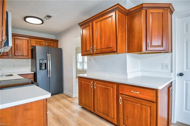 1207 Brookside LNDG, Chesapeake, VA 23320