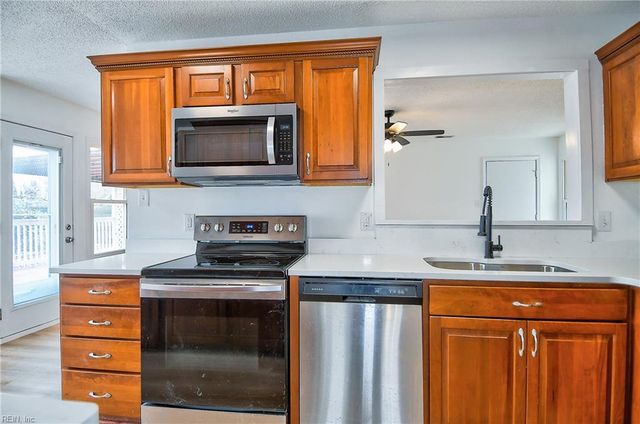 1207 Brookside LNDG, Chesapeake, VA 23320